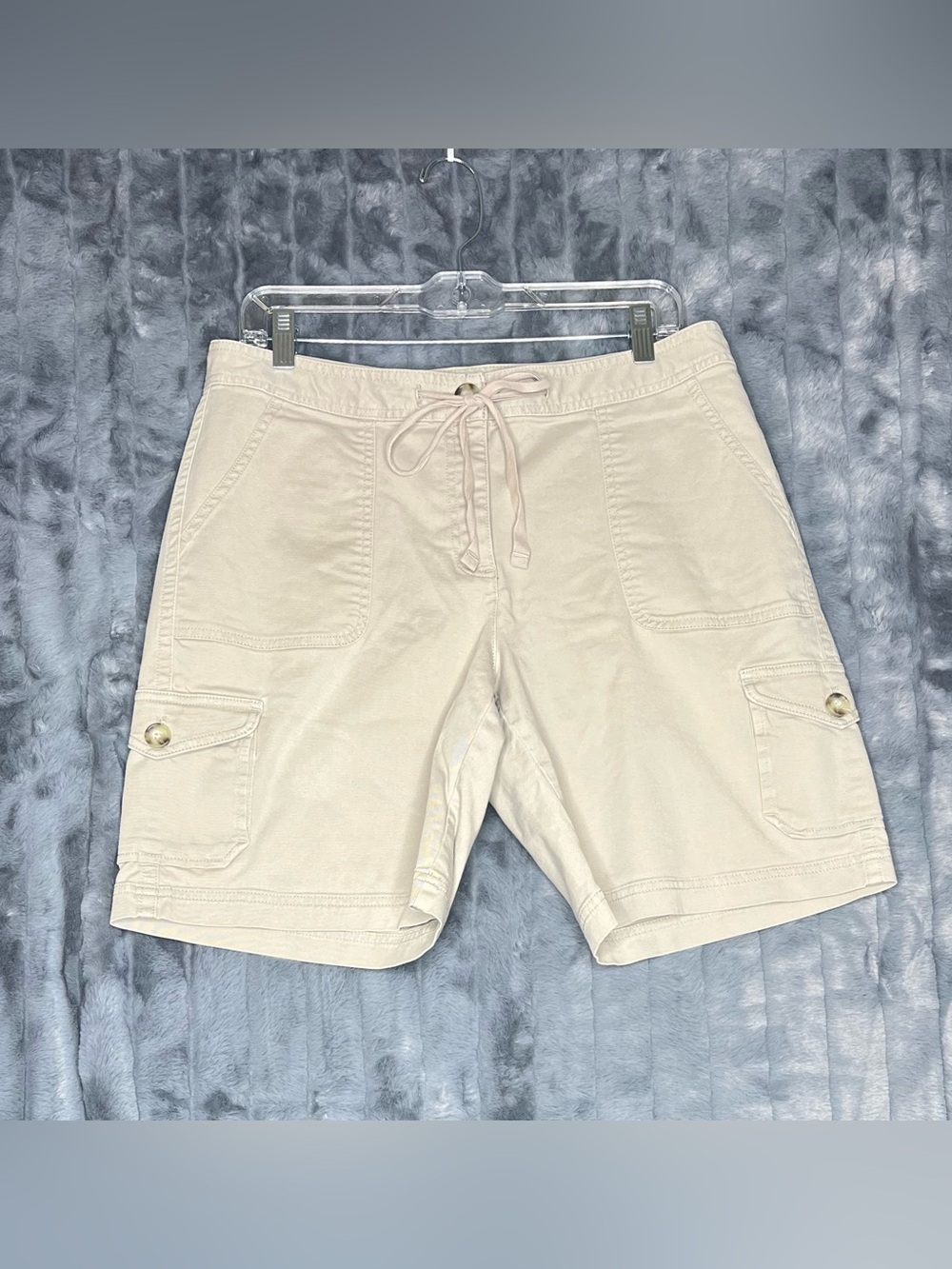 L.L.Bean Favorite Fit Cargo Shorts Women’s 12 Regular Cream Khaki Stretch Cotton